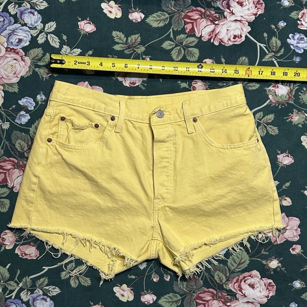 Levi’s 501 Women’s Yellow High Rise Button Fly Cut Off Denim Shorts size 31